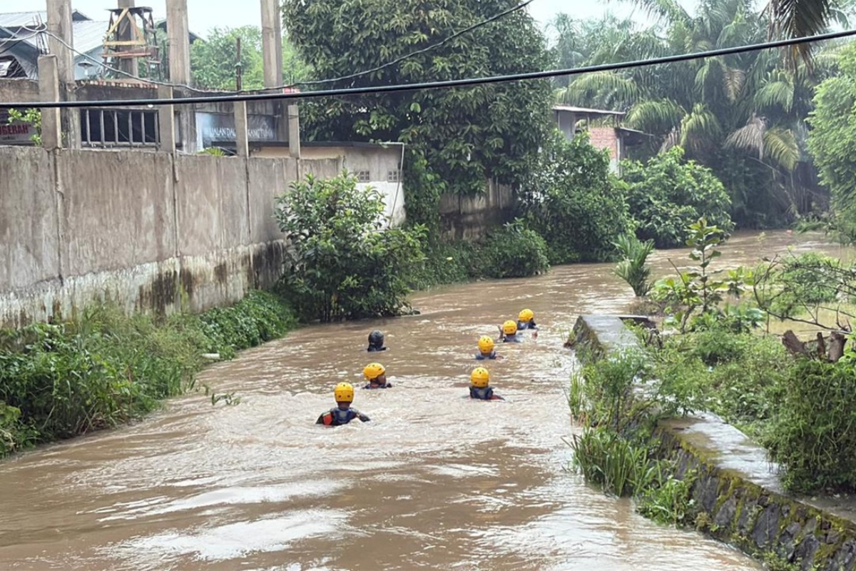 Seven-year-old Boy in Jambi Missing After Being Swept Away by Currents While Bathing in a Ditch