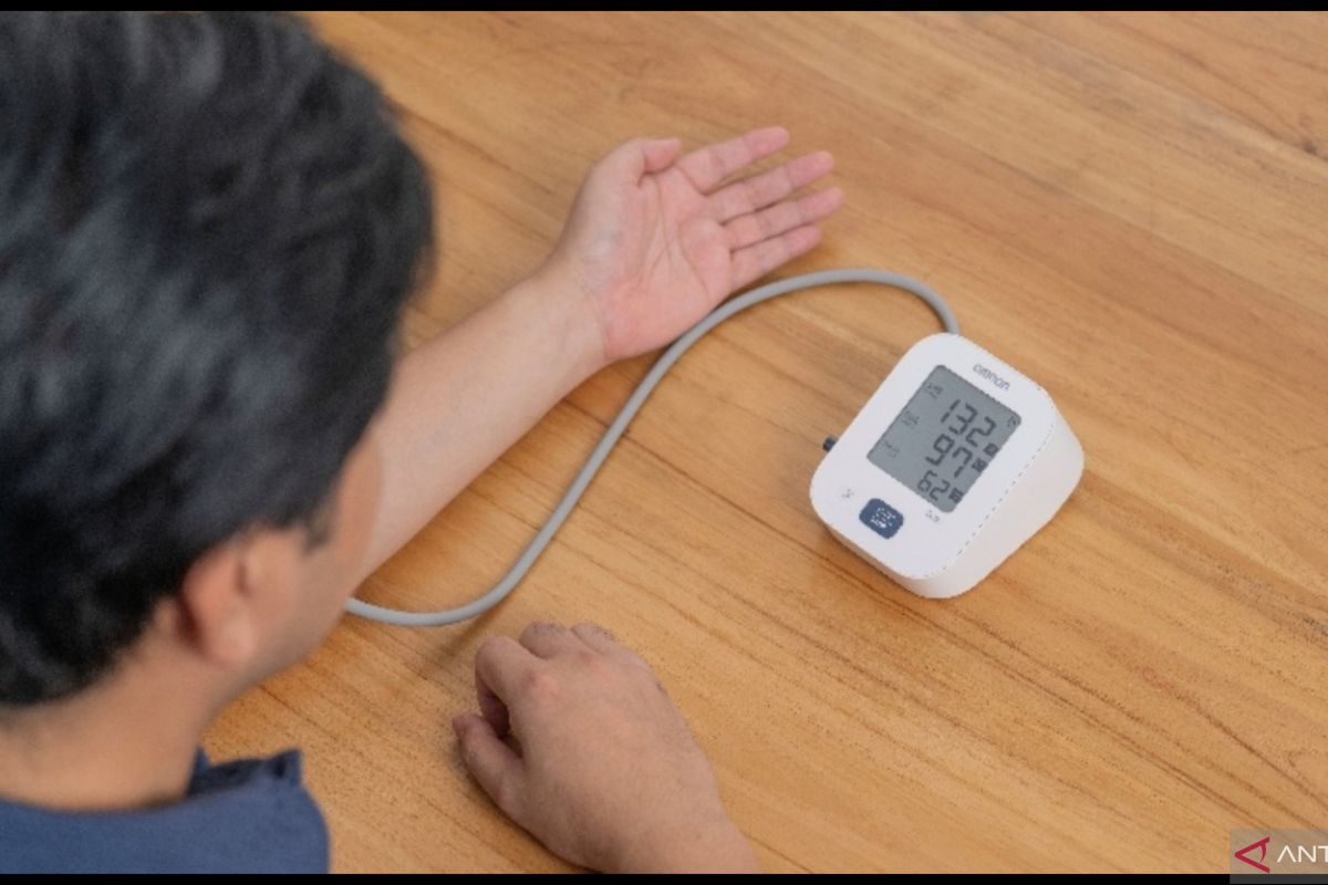 Regular home blood pressure checks to prevent hypertension and stroke