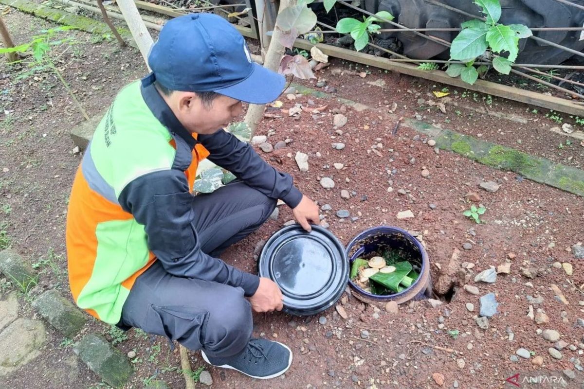South Jakarta Environmental Agency distributes 2,300 jumbo biopore pits for residents' waste sorting