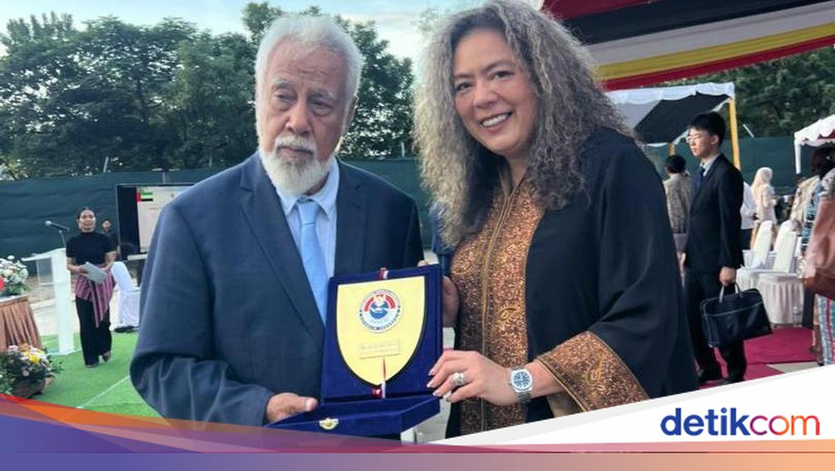BNPP RI Presents Plaque to the President and Prime Minister of Timor Leste