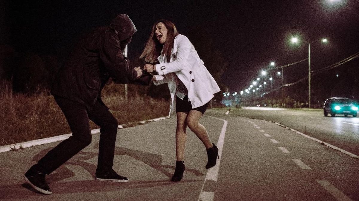 Causing a Stir: Model Ansy Jan De Vries Reported as Mugging Victim—Turns Out to Be a Fabrication