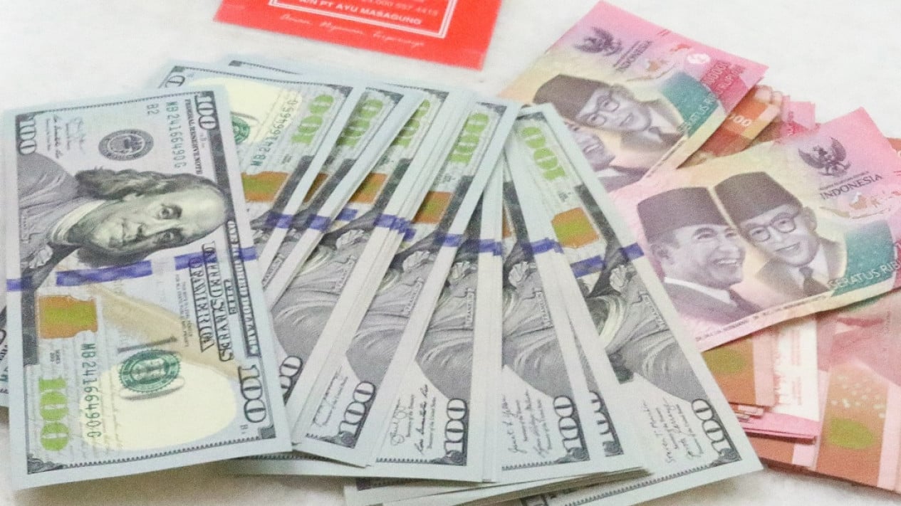 Indonesian rupiah weaker this morning, forecast to fluctuate throughout the day