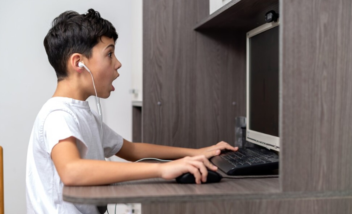 Beware of Child Predators Behind Popular Games: Tips for Safe Play on Roblox, Minecraft, and Fortnite