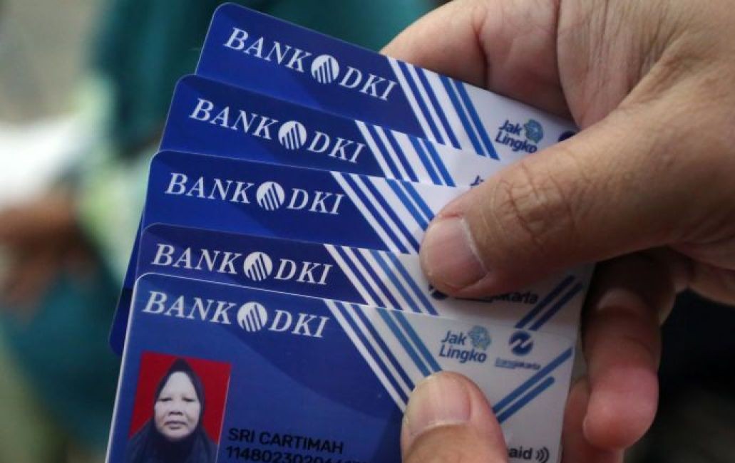 Pramono to Crack Down on Those Trading Free Public-Transport Cards
