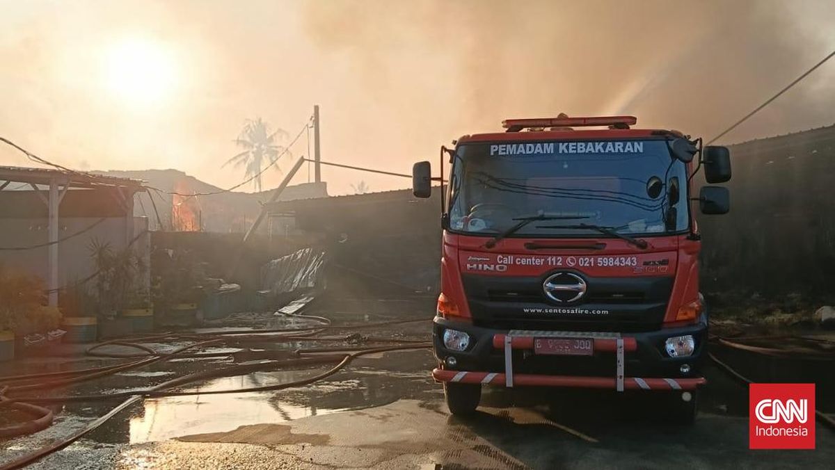 Chopstick factory and Shopee parcel warehouse in Tangerang gutted by fire