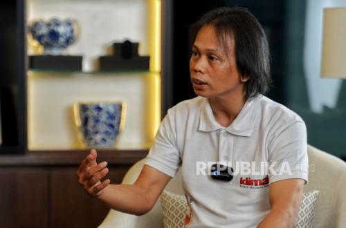 Senior Republika Journalist Dies as Mourners Flood Cemetery