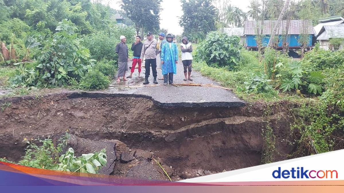 Trans Flores Route Fully Cut Off by Landslide