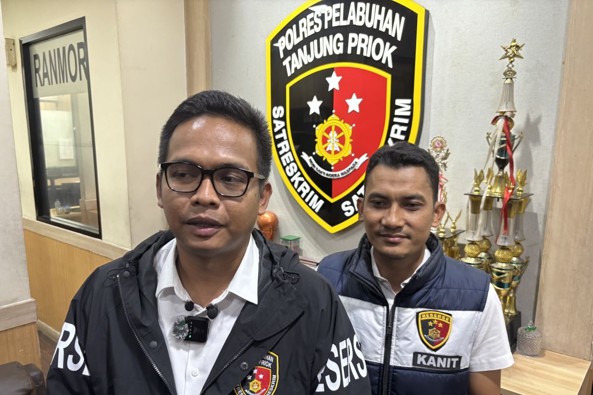 Police arrest two suspected armed robbers carrying sharp weapons in Pluit