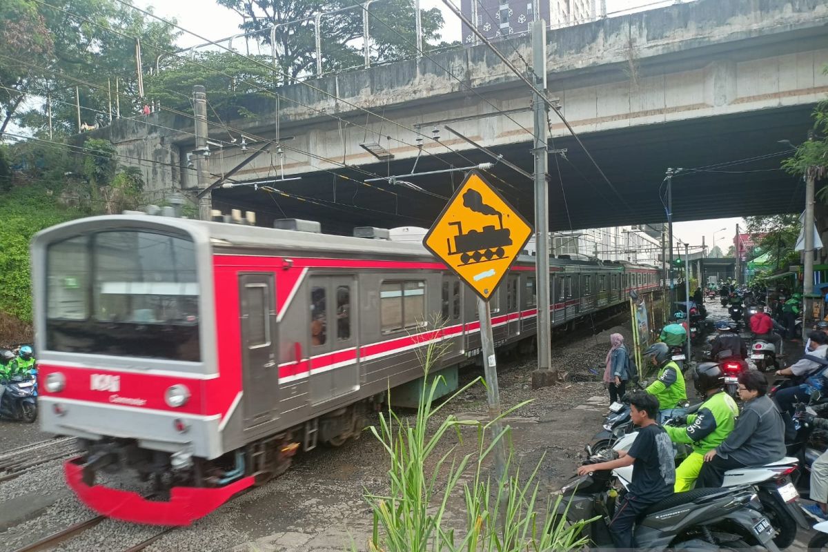 Nine illegal railway level crossings in Banten to be closed