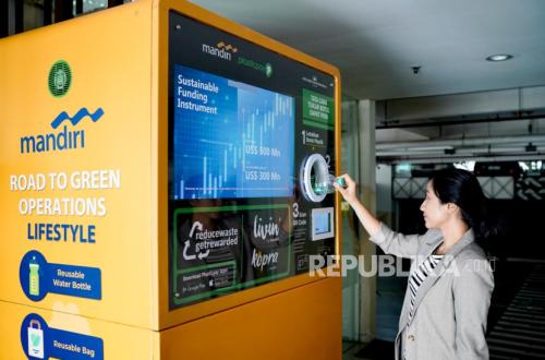 Promoting a Circular Economy the Bank Mandiri Way: Plastic Bottle Deposits Can Be Converted into Digital Points