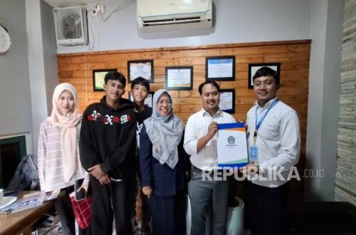 UBSI Pemuda Campus Awards Invitational Scholarships to High-Achieving Students at SMK Mardhika