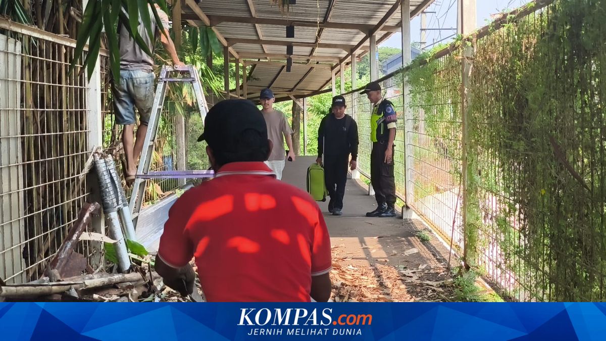Access to Jurangmangu Station Poorly Lit, Commuter Line Users Call for More Lighting