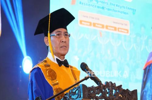 ITPLN Rector Urges Graduates to Be Adaptable in the Face of AI and the Energy Transition