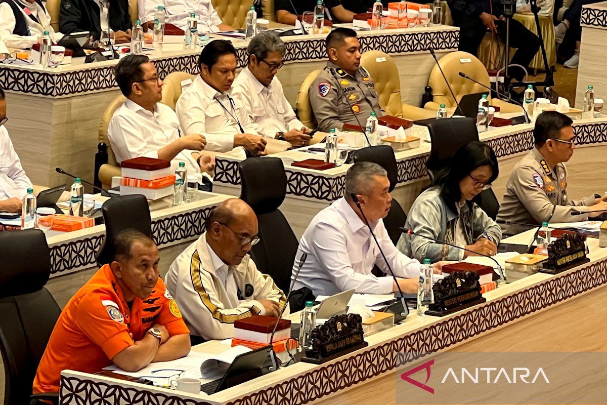 Minister awaits KNKT findings on East Bekasi railway incident