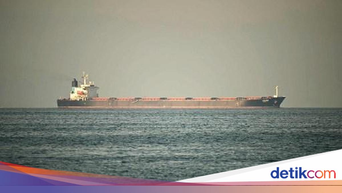 Iran Expands Hormuz Strait Blockade into UAE Waters
