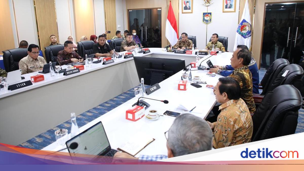 Home Affairs Minister Urges Sumatra's Disaster-Affected Regions to Rapidly Absorb Additional TKD