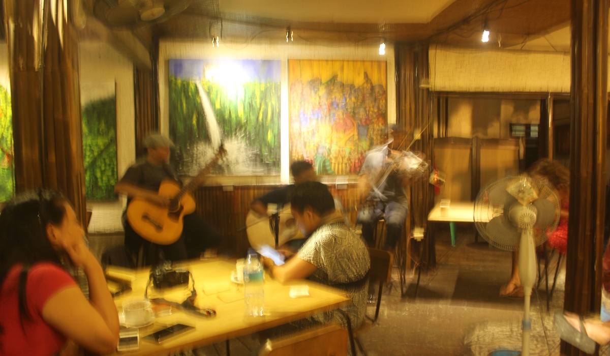 Music and Aroma Can Boost Sales