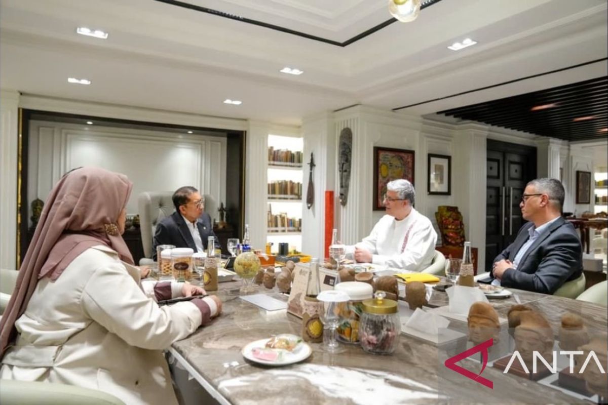 Ministry of Culture explores opportunities for collaboration with Palestine
