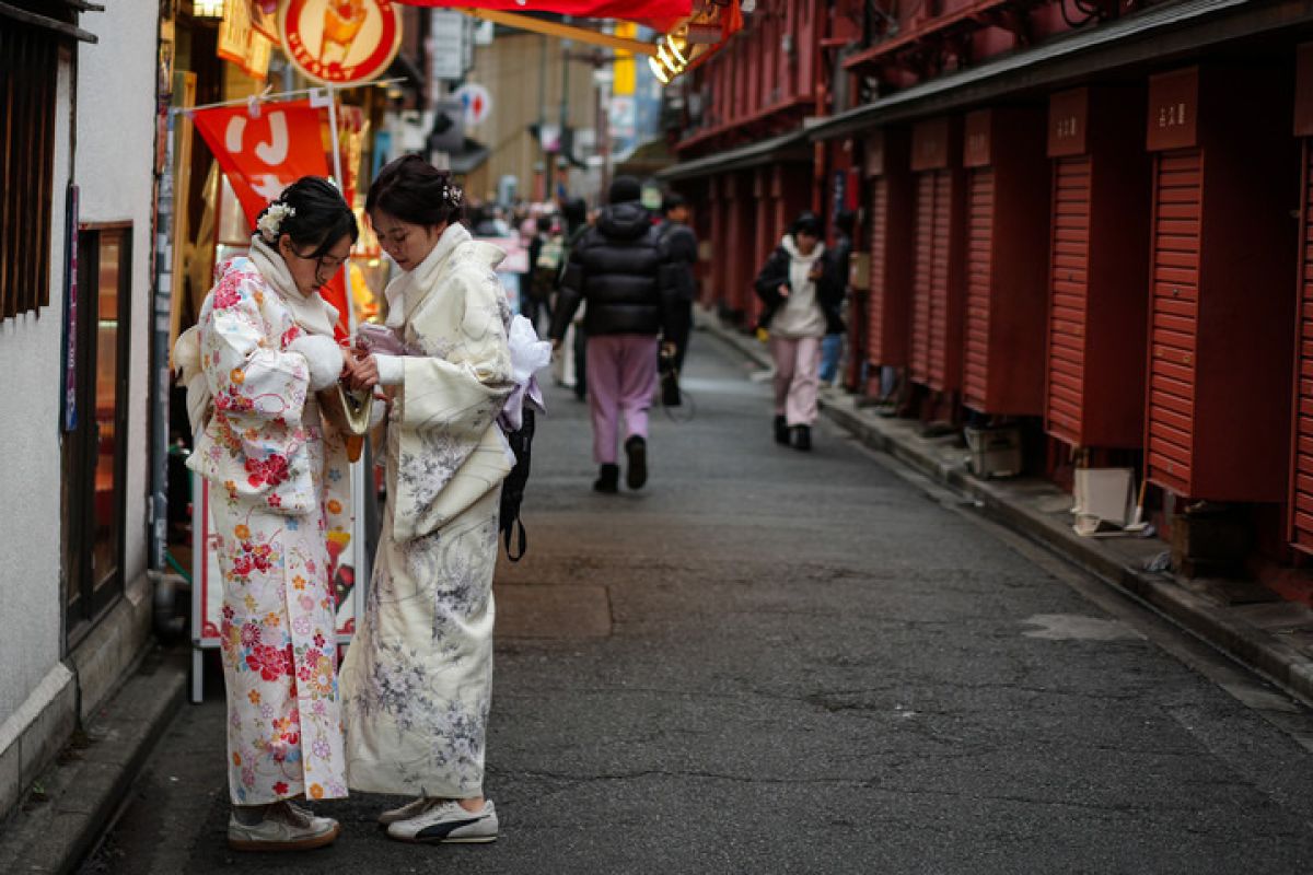 Arrivals of tourists from Mainland China to Japan fall by 56.8 per cent