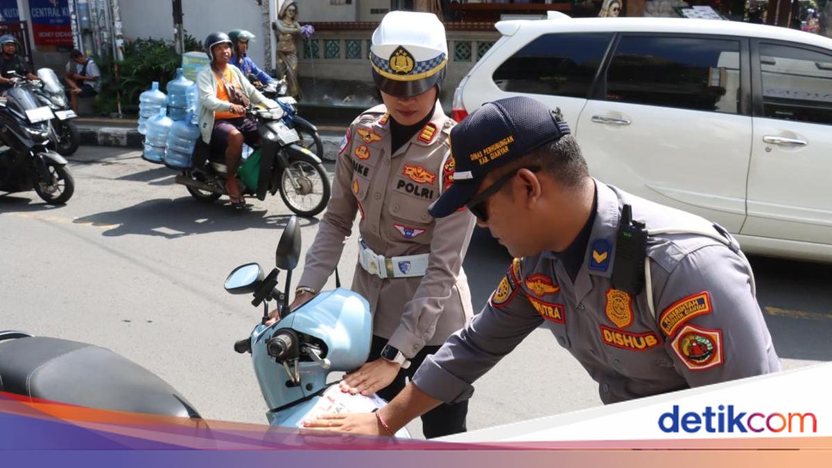Illegal Parking in Ubud, 111 Vehicles Fined or Warned