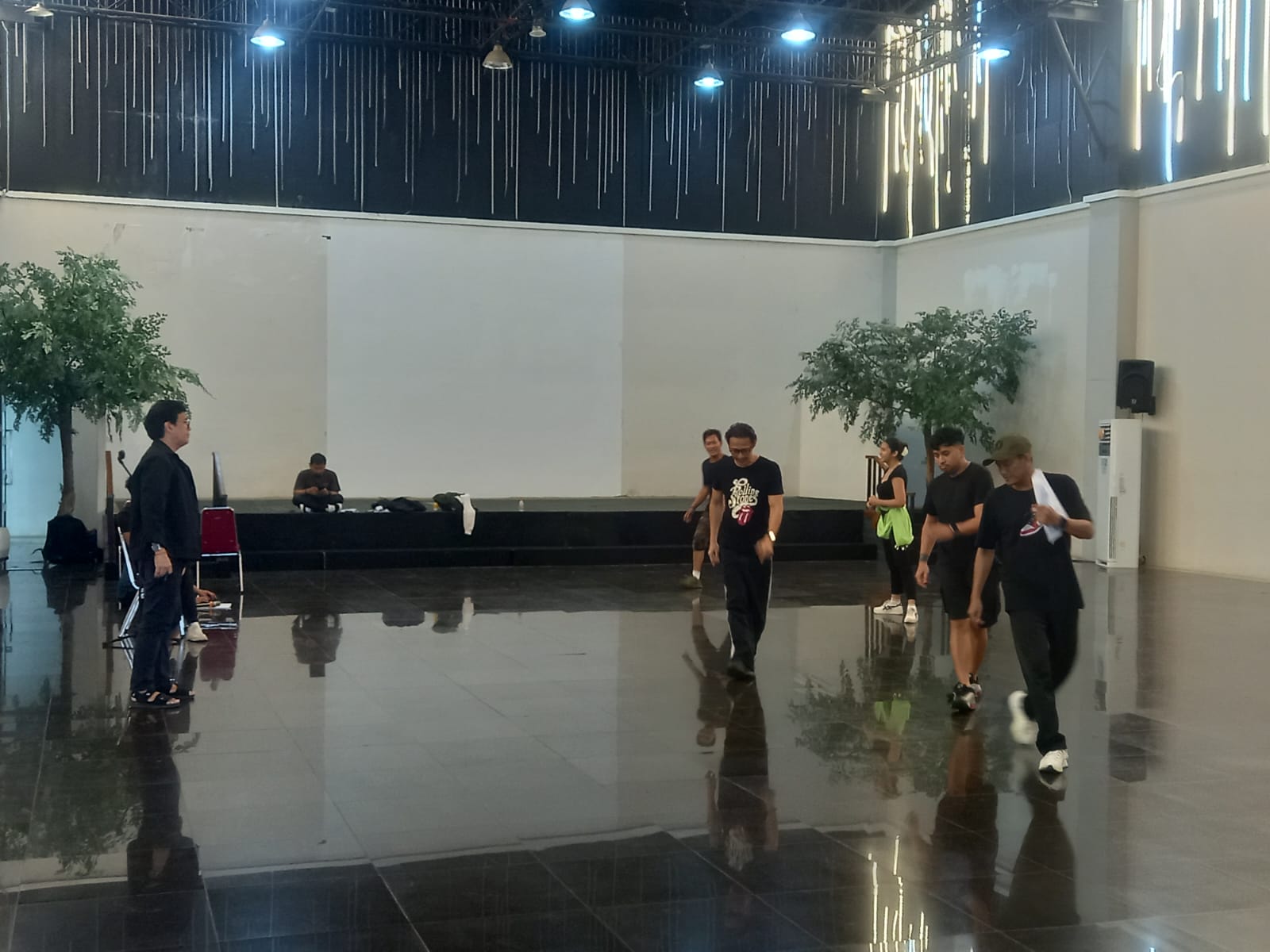 The Sangkala Nyimas Gandasari musical drama blends traditional elements, dance, music and cinematic visuals