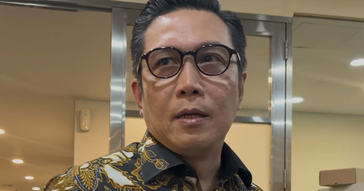 Indonesia Stocks Plunge Toward Trading Halt as Investor Panic Deepens Over Policy Fears