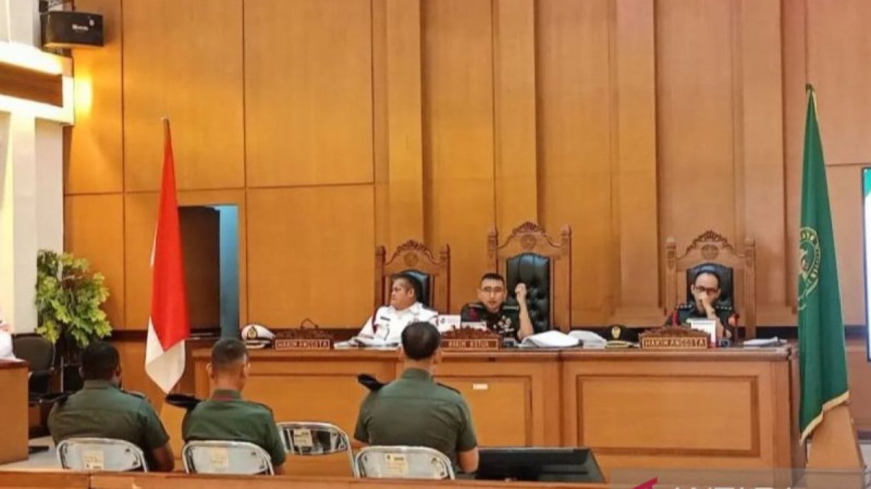 Three TNI soldiers accused of kidnapping and murdering bank branch manager refuse restitution, saying they have no money and were merely following orders