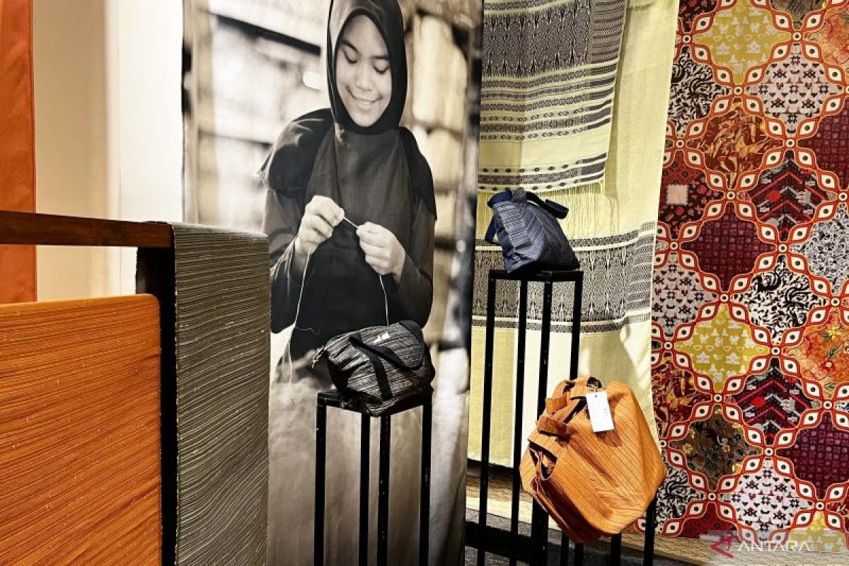 Indonesia pushes local brands into malls and modern retail