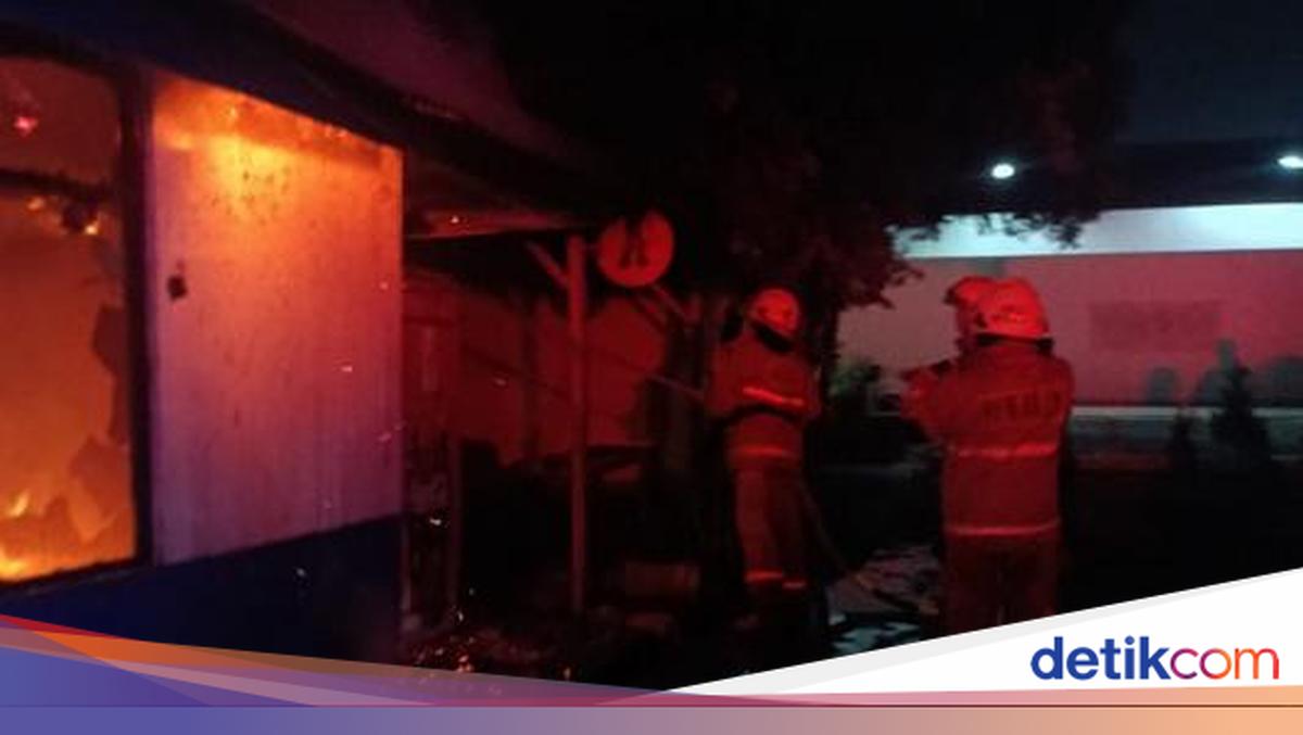 Fire at Daan Mogot SIM Satpas Guard Post