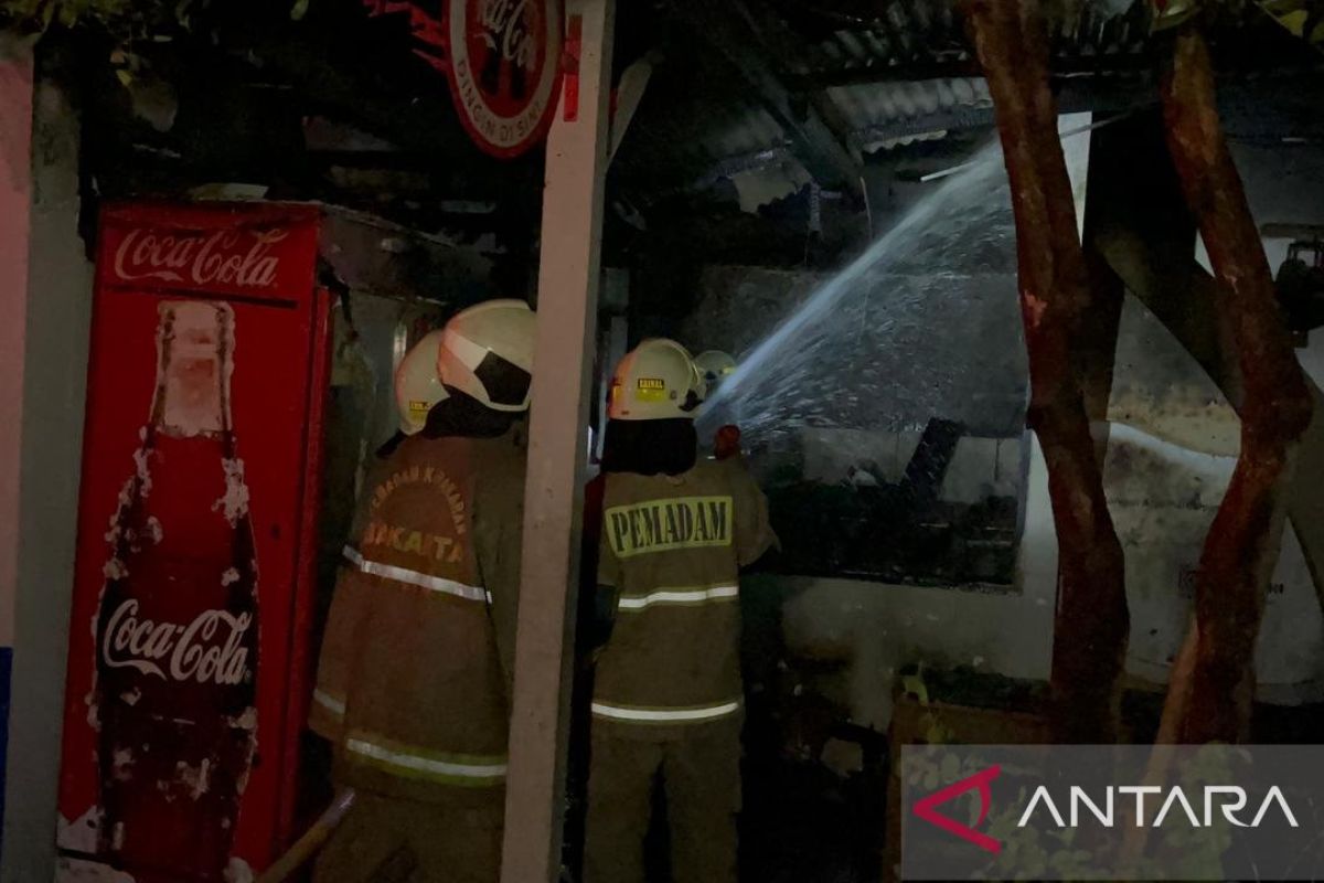 Shop at Satpas SIM in Cengkareng, West Jakarta, burns down