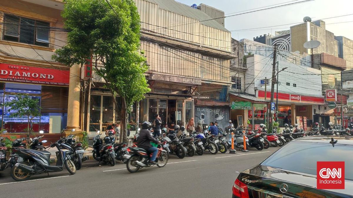 Jakarta Provincial Government Clears Illegal Parking in Blok M; 13 Parking Attendants Detained