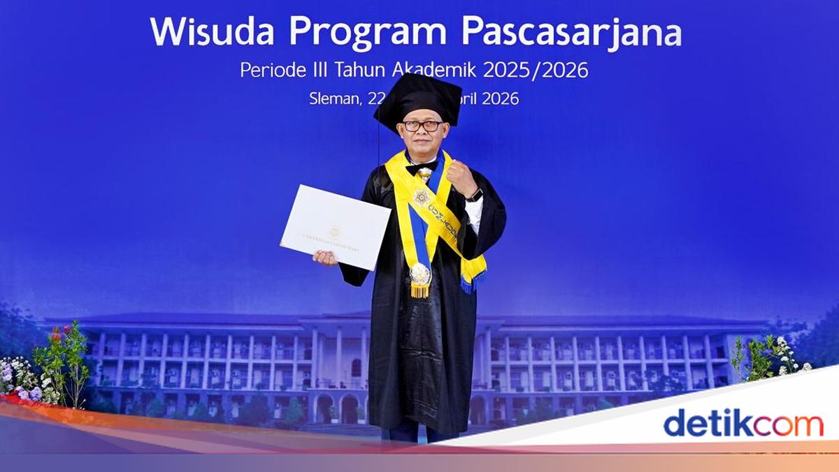 Djoko's Story of Studying at 68: From Feeling Tech-Challenged to Graduating with a 3.98 CGPA