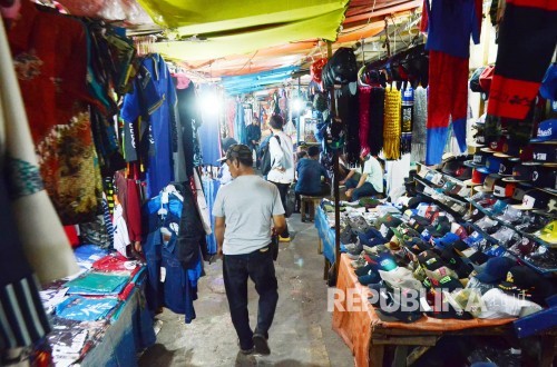 Cicadas Street Vendor Kiosks Cleared, Traders Opt for Self-Dismantling