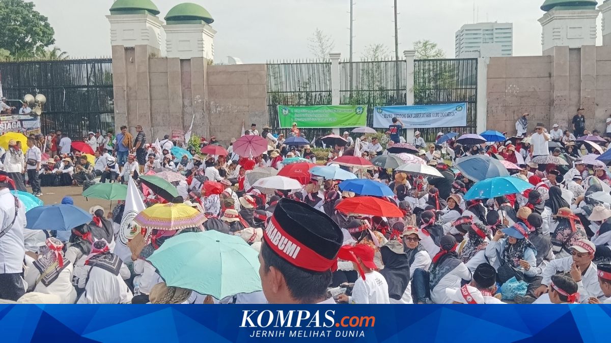Three student demonstrations in Jakarta today; beware of traffic hotspots.
