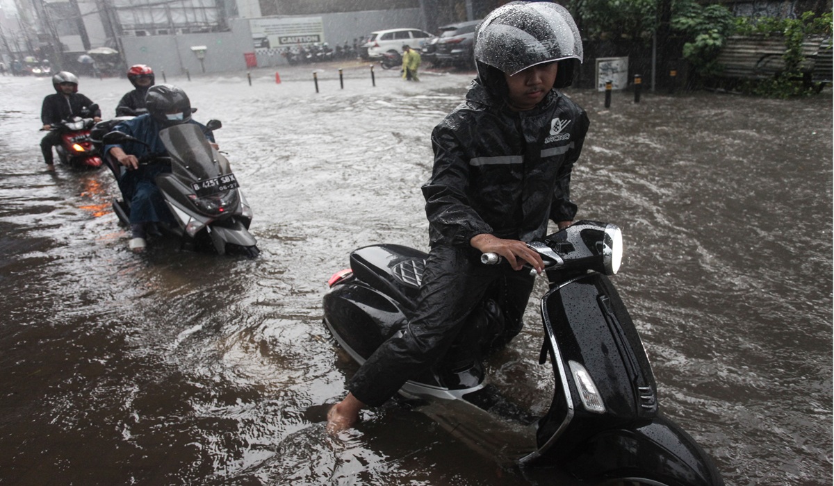 Weather Forecast in Indonesia Today: Caution! Cyclonic Circulation Triggers Heavy Rain