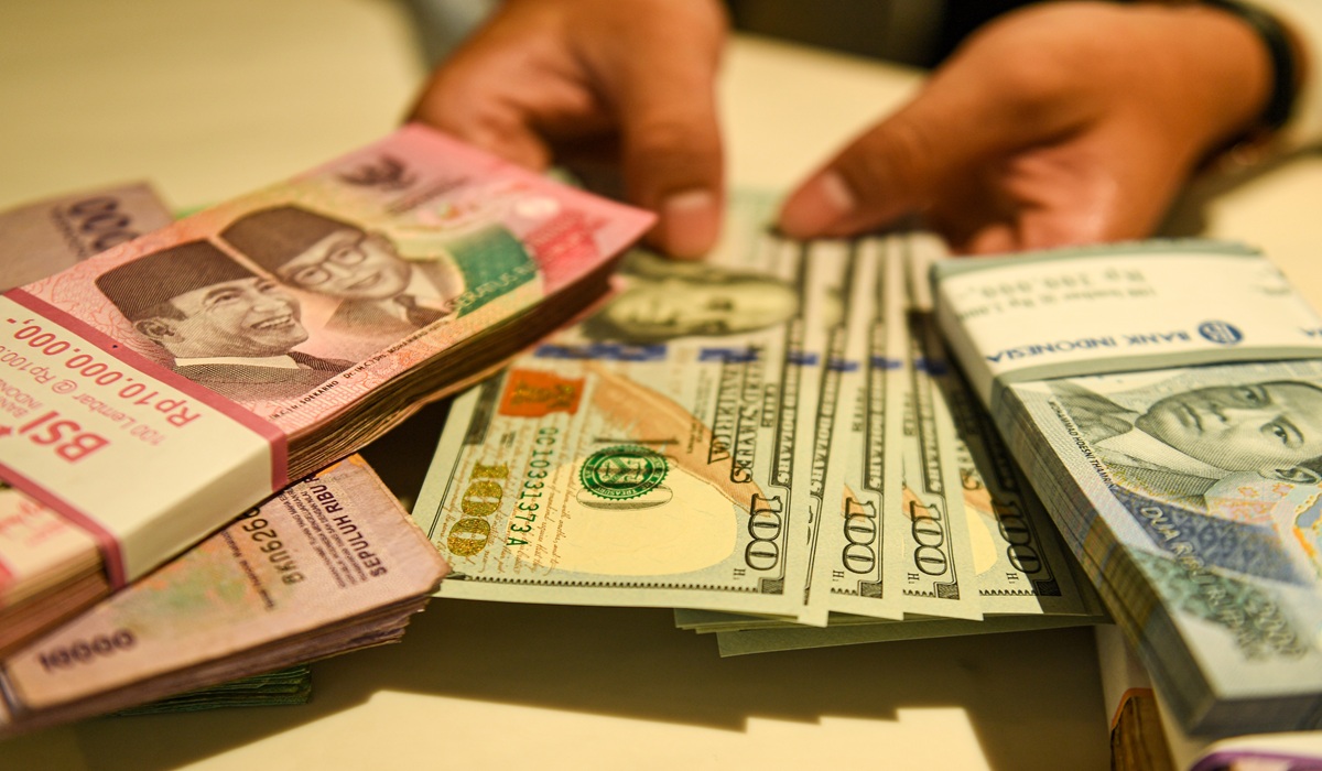 Rupiah Slips to IDR 17,677 per US Dollar on 22 May 2026; See Rates at Several Banks
