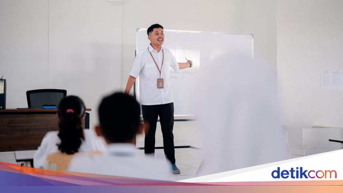From Madura to Kupang, Junaidi Dedicates Himself to Sekolah Rakyat