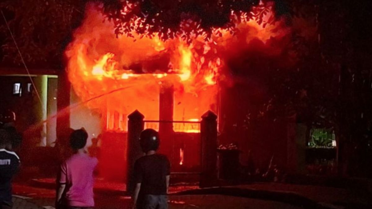 Student clashes end in the burning of USK Aceh's Faculty of Agriculture