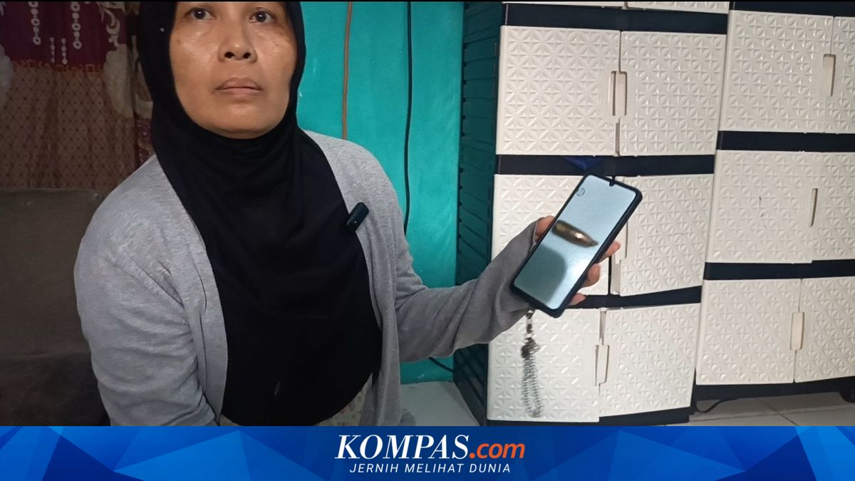 Stray bullet hits resident's home in Ciracas, East Jakarta; police carry out ballistic testing