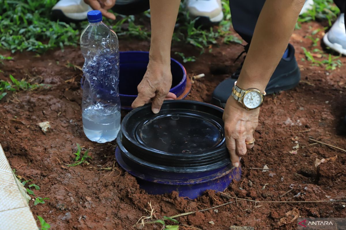 South Jakarta Requires Every District to Manage Waste via teba and biopores