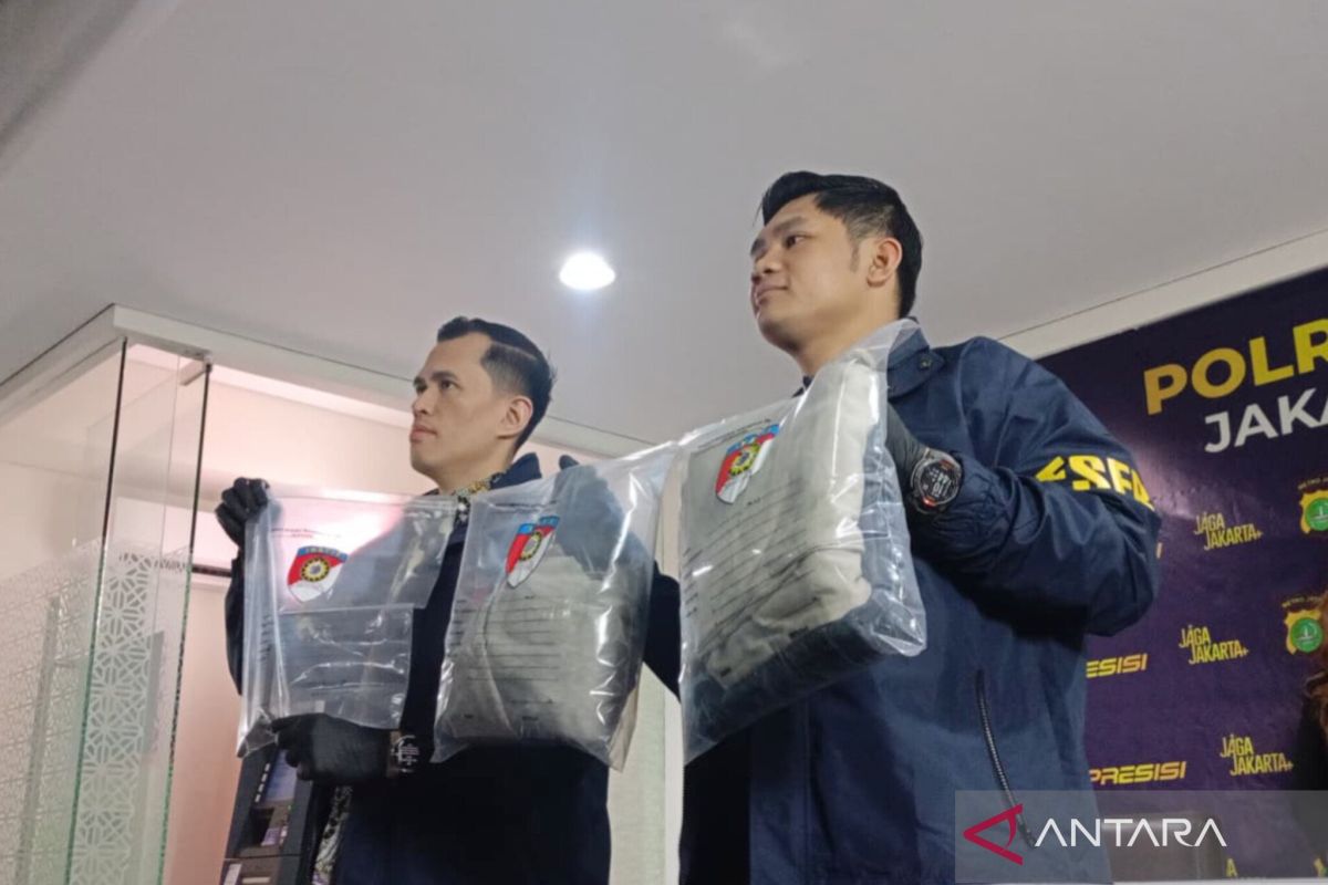Motor vehicle theft gang operating from a boarding house in East Jakarta sells stolen motorcycles for Rp6 million
