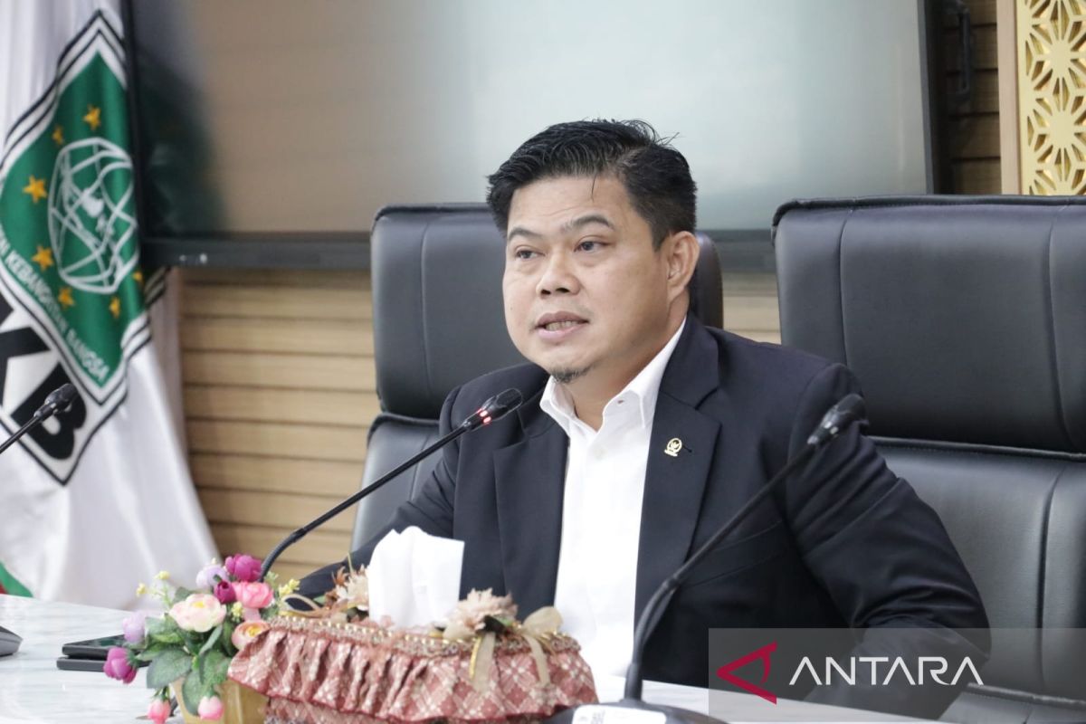 Requiring mobile phone numbers on social media could curb hoaxes