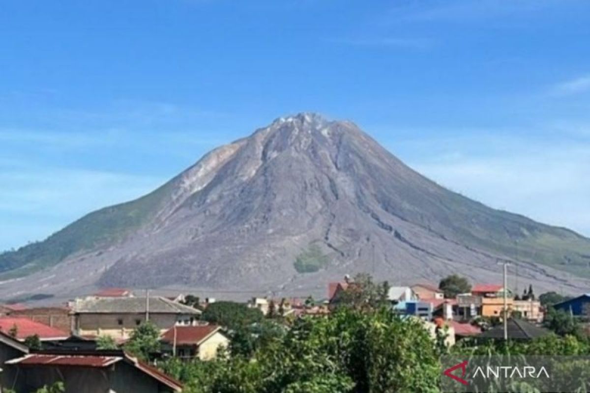 Geology Agency Warns of Increased Activity at Mount Sinabung