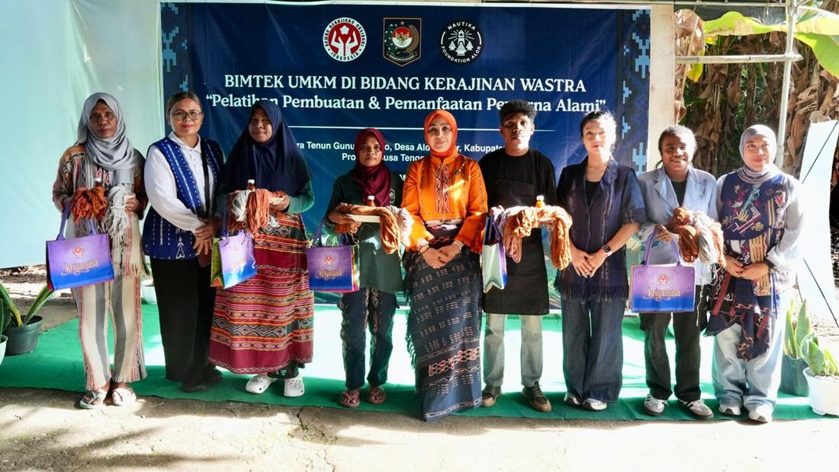 Equipping Textile Weaving Skills, Dekranas Holds Bimtek for Alor's UMKM