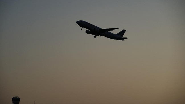Airline Caught Unawares by Ebola Outbreak as Plane Makes Emergency Diversion