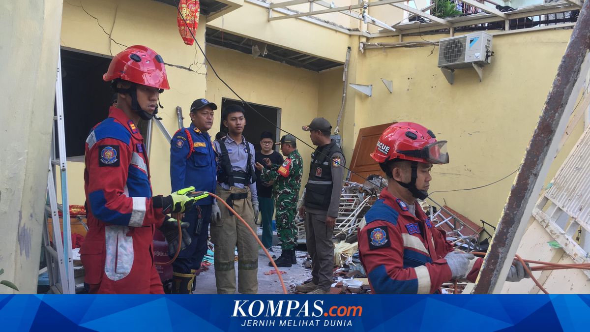 Gas cylinder explosion shatters homes in Tambora, West Jakarta, suspected leak
