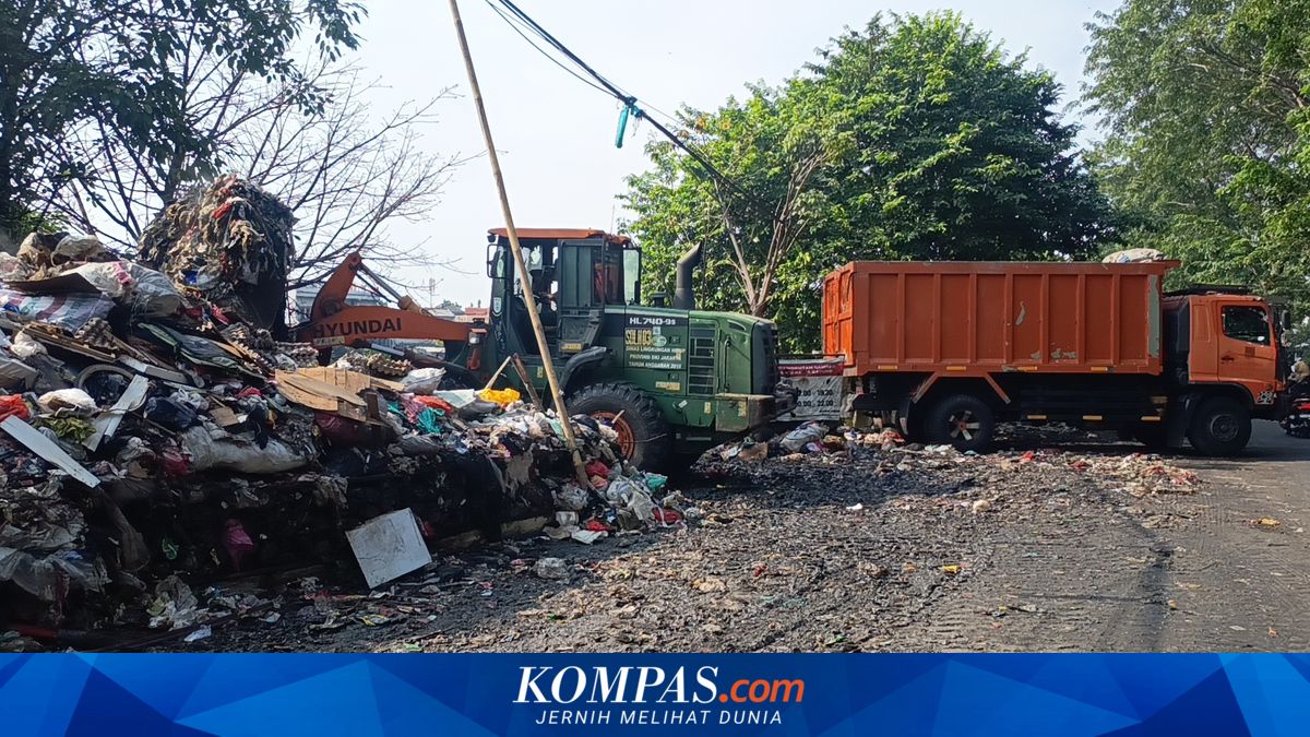 Trash Piles Mount in Cakung, East Jakarta, Residents Frequently Protest