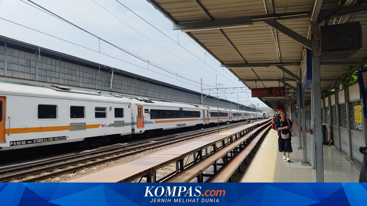 Jaka Tingkir Locomotive and Serayu Train Carriages Derail; No Passengers Aboard