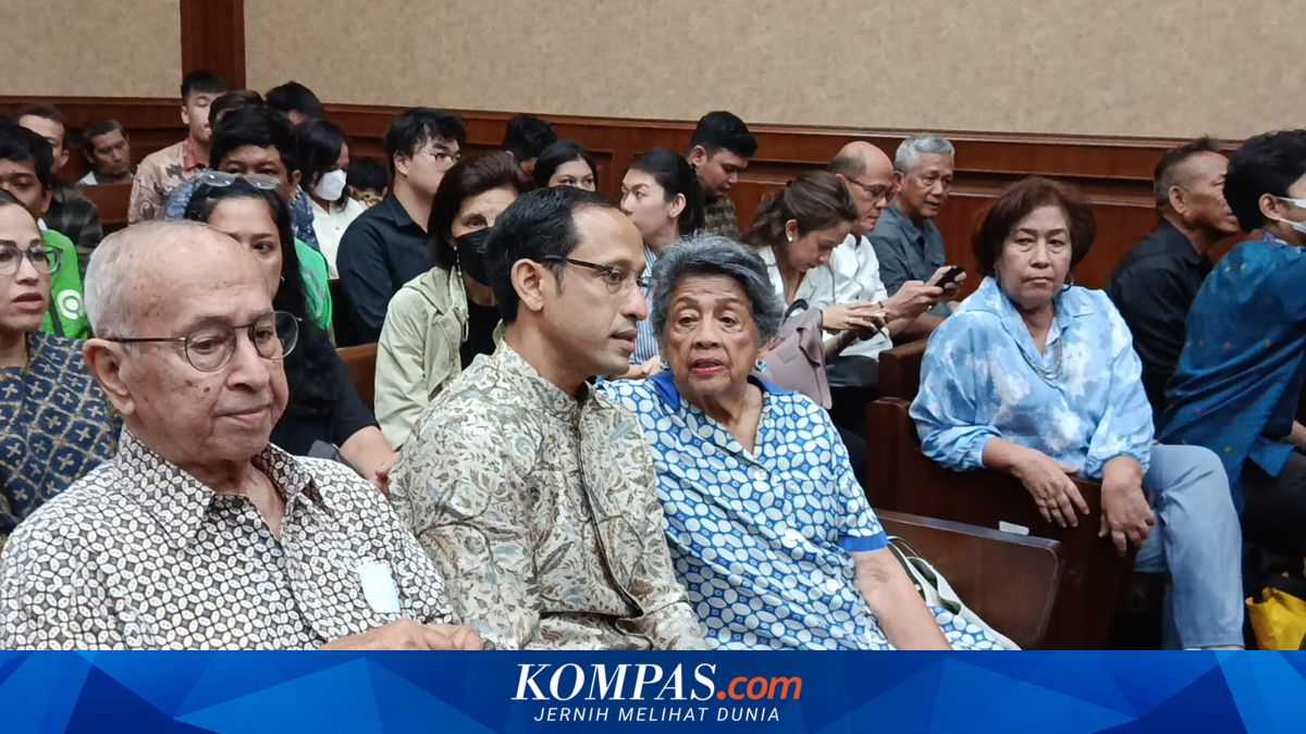 Nadiem Makarim’s Parents Continue to Attend Court Despite Their Advanced Age