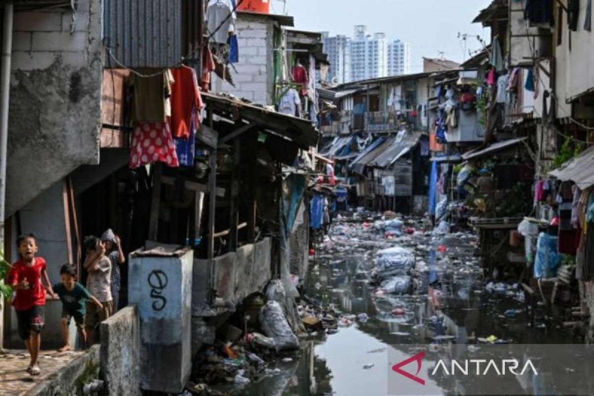 DKI Jakarta housing agency cites high population density as main barrier to tackling slum areas